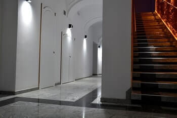 Kęty Krakowska 3 - korytarz na parterze od strony wejścia